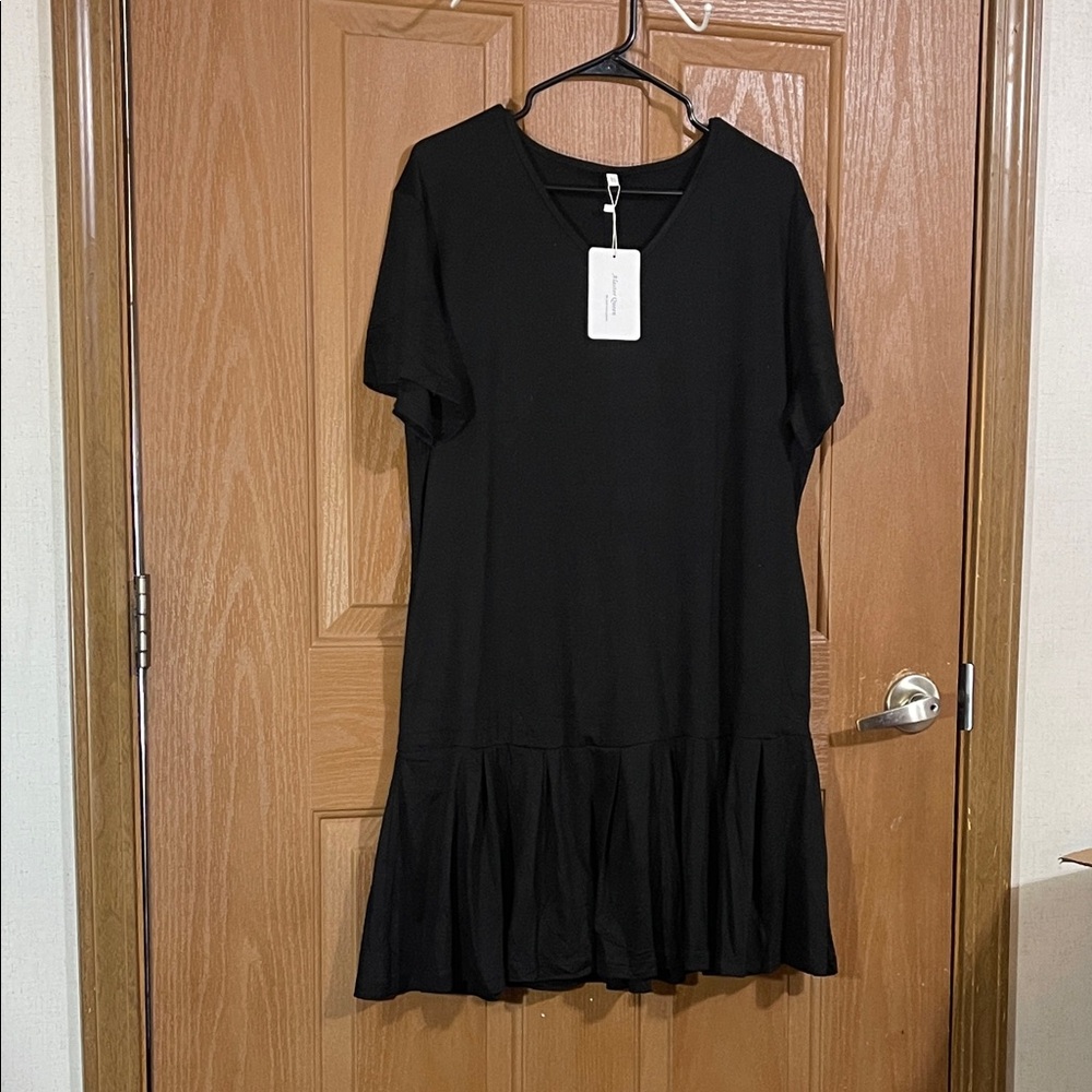 Elegant Black Midi Dress with Ruffle Hem